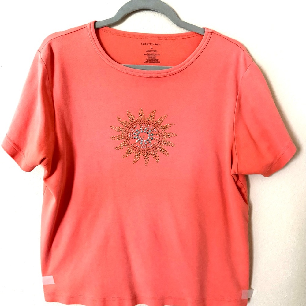 Women’s Vibrant Coral Studded Sunburst Design Double Stitch Size Large T-Shirt